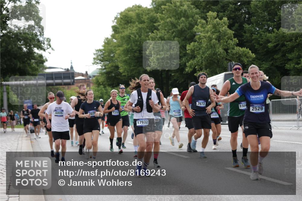 29.06.2025 - hella hamburg halbmarathon Jannik Wohlers http://msf.ph/oto/8169243 29.06.2025 10:21:22 Lombardsbrücke 1072, 1158, 1191, 1250, 1668, 1958, 2172, 2315, 2353, 2529, 3606, 3995, 4046, 4289, 4375, 4376, 5122, 5759, 5957, 6086, 6475, 6676, 6805, 7075, 7612, 7672, 8286, 8715, 8896, 8959, 9002, 9062, 9326, 9369, 9483, 9635, 10019, 10125, 10210, 10787, 11424, 11425, 12041, 12402, 12659, 13477, 13604, 13937, 14278, 15104, 16762, 16781, 17903, 17932, 18439, 19099 meine-sportfotos.de