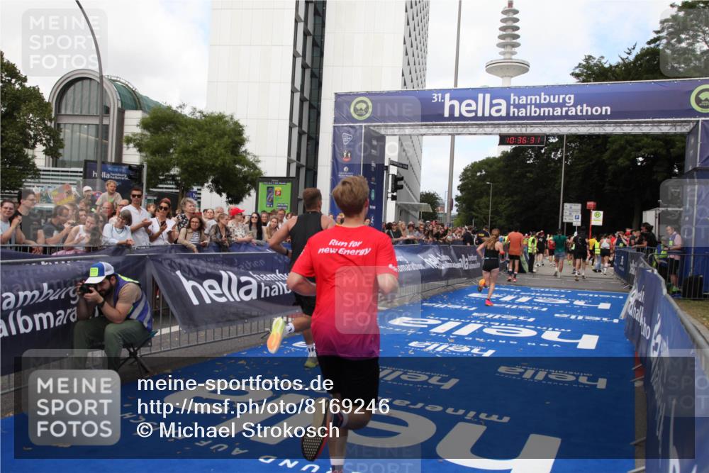 29.06.2025 - hella hamburg halbmarathon Michael Strokosch http://msf.ph/oto/8169246 29.06.2025 10:36:30 Ziel 8084, 9296, 10404, 10680, 10852, 11304, 12051, 12916, 14075, 17192, 17723, 18062 meine-sportfotos.de