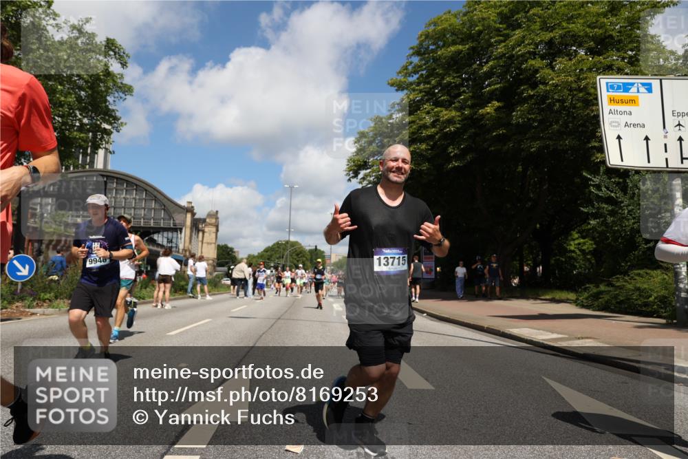 29.06.2025 - hella hamburg halbmarathon Yannick Fuchs http://msf.ph/oto/8169253 29.06.2025 11:38:01 20KM 1230, 1291, 1314, 2173, 2550, 2576, 3524, 3896, 4139, 4329, 4752, 5707, 5735, 5901, 6137, 6379, 6673, 6995, 7956, 8582, 8984, 9009, 9470, 9811, 9937, 9946, 10269, 10322, 11421, 11664, 12010, 12298, 12318, 12409, 12660, 12661, 13495, 13715, 13957, 15101, 15345, 15536, 15732, 16002, 16306, 16390, 16449, 16450, 16560, 16577, 17139, 18332, 18400, 18401, 18482, 18674, 18872, 18888 meine-sportfotos.de