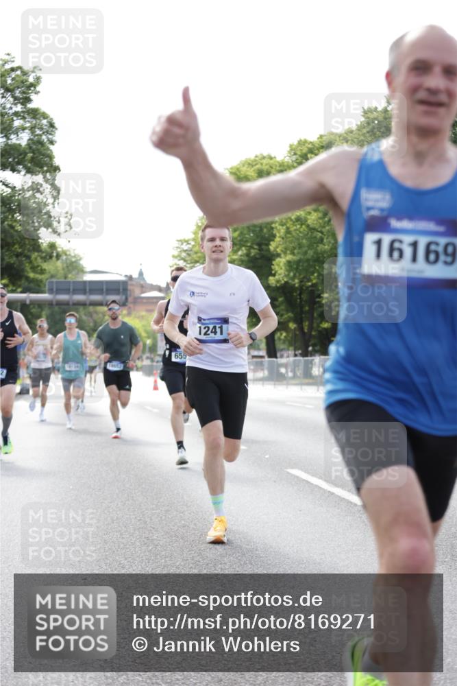 29.06.2025 - hella hamburg halbmarathon Jannik Wohlers http://msf.ph/oto/8169271 29.06.2025 09:41:29 Lombardsbrücke 1241, 2892, 4128, 4571, 6559, 7142, 7862, 10780, 11194, 11965, 12067, 12641, 13440, 13751, 13780, 14019, 14107, 16169, 17752, 18124, 18897 meine-sportfotos.de