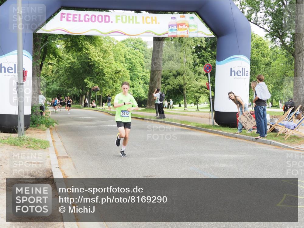 29.06.2025 - hella hamburg halbmarathon MichiJ http://msf.ph/oto/8169290 29.06.2025 10:14:48 Zwischen KM18-KM19 5612, 14506, 17752 meine-sportfotos.de