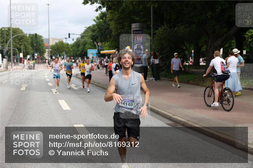 29.06.2025 - hella hamburg halbmarathon Yannick Fuchs http://msf.ph/oto/8169312 29.06.2025 10:23:46 20KM 1827, 1953, 2604, 3968, 5328, 6090, 7389, 8473, 10222, 10351, 10486, 14140, 15655, 16711, 17213, 17374, 17428, 17488, 18763 meine-sportfotos.de