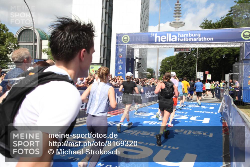 29.06.2025 - hella hamburg halbmarathon Michael Strokosch http://msf.ph/oto/8169320 29.06.2025 11:42:07 Ziel 1596, 1774, 3679, 5180, 5186, 7040, 7382, 7517, 9699, 10996, 11183, 11331, 11444, 11972, 12883, 15226, 17037, 17687, 17688, 19037, 19057 meine-sportfotos.de