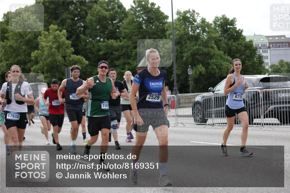 29.06.2025 - hella hamburg halbmarathon Jannik Wohlers http://msf.ph/oto/8169351 29.06.2025 10:21:23 Lombardsbrücke 1158, 1191, 1250, 1668, 1958, 2172, 2315, 2353, 2529, 3606, 3995, 4046, 4289, 4375, 4376, 5122, 5641, 5759, 5957, 6086, 6475, 6676, 6805, 7075, 7162, 7612, 7672, 8715, 8896, 8959, 9002, 9062, 9326, 9369, 9635, 10019, 10125, 10210, 10787, 11424, 11425, 12041, 12402, 12659, 13477, 13604, 14278, 15104, 16762, 16781, 16796, 17903, 17932, 18439, 19099 meine-sportfotos.de