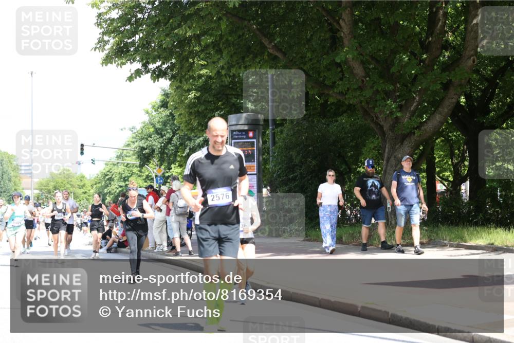 29.06.2025 - hella hamburg halbmarathon Yannick Fuchs http://msf.ph/oto/8169354 29.06.2025 11:38:02 20KM 1230, 1291, 1314, 2173, 2550, 2576, 3524, 3896, 4139, 4329, 4700, 4752, 5707, 5735, 5901, 6137, 6379, 6673, 6995, 7956, 8582, 9009, 9470, 9811, 9937, 9946, 10269, 10322, 11421, 11664, 12010, 12298, 12318, 12409, 12444, 12660, 12661, 13495, 13715, 13957, 15101, 15345, 15536, 15732, 16002, 16306, 16390, 16449, 16450, 16560, 16577, 17139, 18332, 18400, 18401, 18482, 18674, 18872, 18888 meine-sportfotos.de