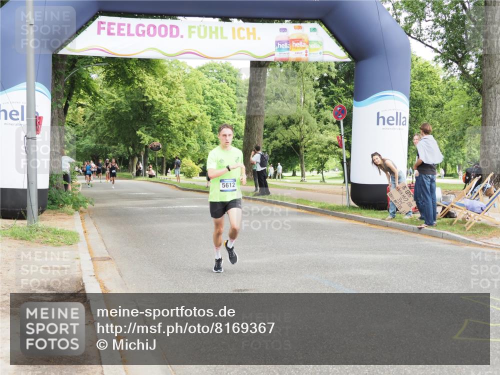 29.06.2025 - hella hamburg halbmarathon MichiJ http://msf.ph/oto/8169367 29.06.2025 10:14:49 Zwischen KM18-KM19 5612, 14506, 17752 meine-sportfotos.de