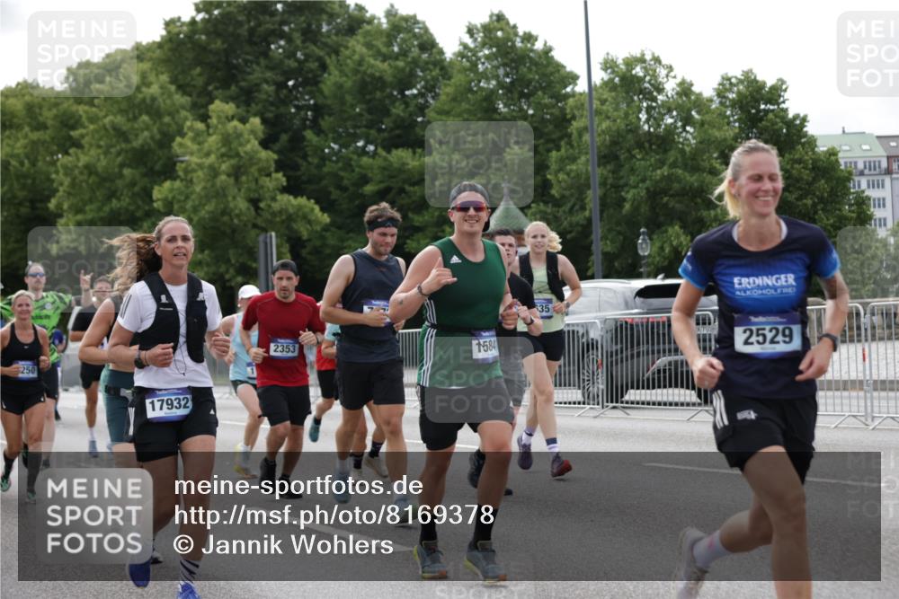 29.06.2025 - hella hamburg halbmarathon Jannik Wohlers http://msf.ph/oto/8169378 29.06.2025 10:21:23 Lombardsbrücke 1158, 1191, 1250, 1668, 1958, 2172, 2315, 2353, 2529, 3606, 3995, 4046, 4289, 4375, 4376, 5122, 5641, 5759, 5957, 6086, 6475, 6676, 6805, 7075, 7162, 7612, 7672, 8715, 8896, 8959, 9002, 9062, 9326, 9369, 9635, 10019, 10125, 10210, 10787, 11424, 11425, 12041, 12402, 12659, 13477, 13604, 14278, 15104, 16762, 16781, 16796, 17903, 17932, 18439, 19099 meine-sportfotos.de