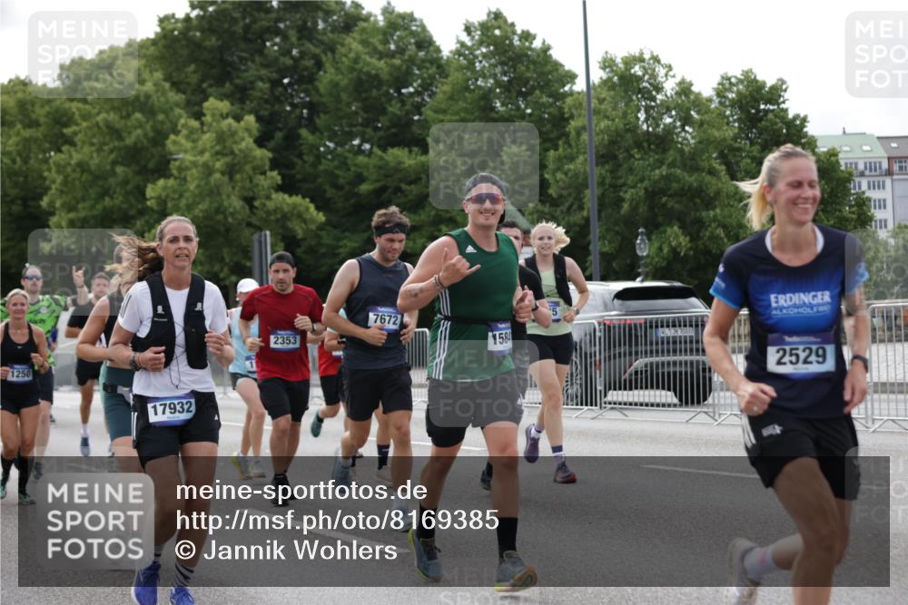 29.06.2025 - hella hamburg halbmarathon Jannik Wohlers http://msf.ph/oto/8169385 29.06.2025 10:21:23 Lombardsbrücke 1158, 1191, 1250, 1668, 1958, 2172, 2315, 2353, 2529, 3606, 3995, 4046, 4289, 4375, 4376, 5122, 5641, 5759, 5957, 6086, 6475, 6676, 6805, 7075, 7162, 7612, 7672, 8715, 8896, 8959, 9002, 9062, 9326, 9369, 9635, 10019, 10125, 10210, 10787, 11424, 11425, 12041, 12402, 12659, 13477, 13604, 14278, 15104, 16762, 16781, 16796, 17903, 17932, 18439, 19099 meine-sportfotos.de