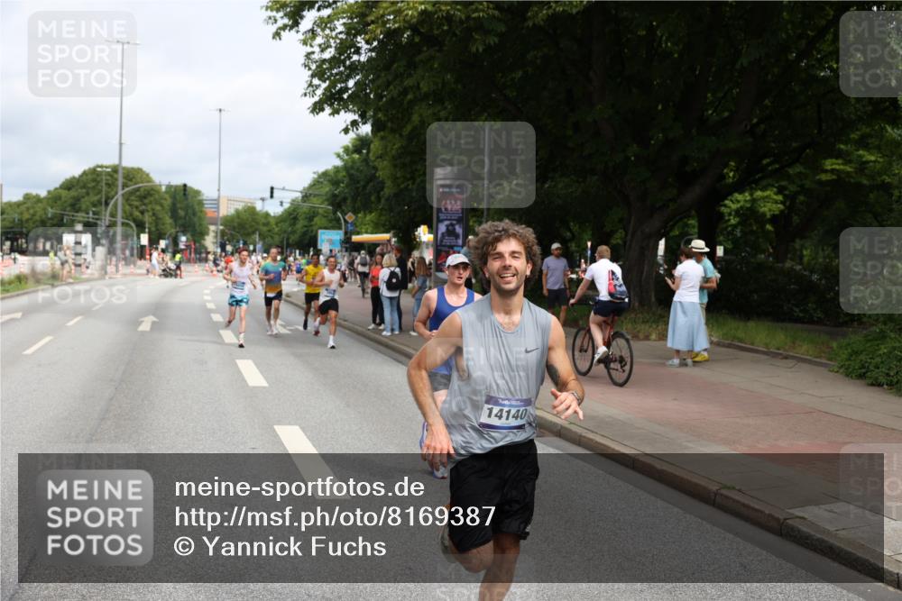 29.06.2025 - hella hamburg halbmarathon Yannick Fuchs http://msf.ph/oto/8169387 29.06.2025 10:23:46 20KM 1827, 1953, 2604, 3968, 5328, 6090, 7389, 8473, 10222, 10351, 10486, 14140, 15655, 16711, 17213, 17374, 17428, 17488, 18763 meine-sportfotos.de