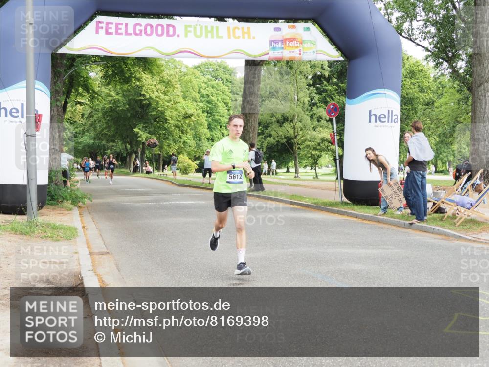 29.06.2025 - hella hamburg halbmarathon MichiJ http://msf.ph/oto/8169398 29.06.2025 10:14:49 Zwischen KM18-KM19 5612, 14506, 17752 meine-sportfotos.de