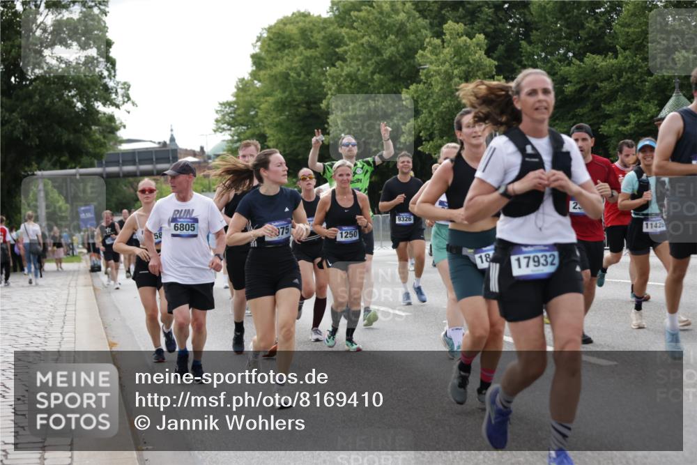 29.06.2025 - hella hamburg halbmarathon Jannik Wohlers http://msf.ph/oto/8169410 29.06.2025 10:21:24 Lombardsbrücke 1158, 1191, 1250, 1668, 1958, 2172, 2315, 2353, 2529, 3606, 3995, 4046, 4289, 4375, 4376, 5122, 5641, 5759, 5957, 6086, 6475, 6676, 6805, 7075, 7162, 7612, 7672, 8715, 8896, 8959, 9002, 9062, 9326, 9369, 9635, 10019, 10125, 10210, 10787, 11424, 11425, 12041, 12402, 12659, 13477, 13604, 14278, 15104, 16762, 16781, 16796, 17903, 17932, 18439, 19099 meine-sportfotos.de