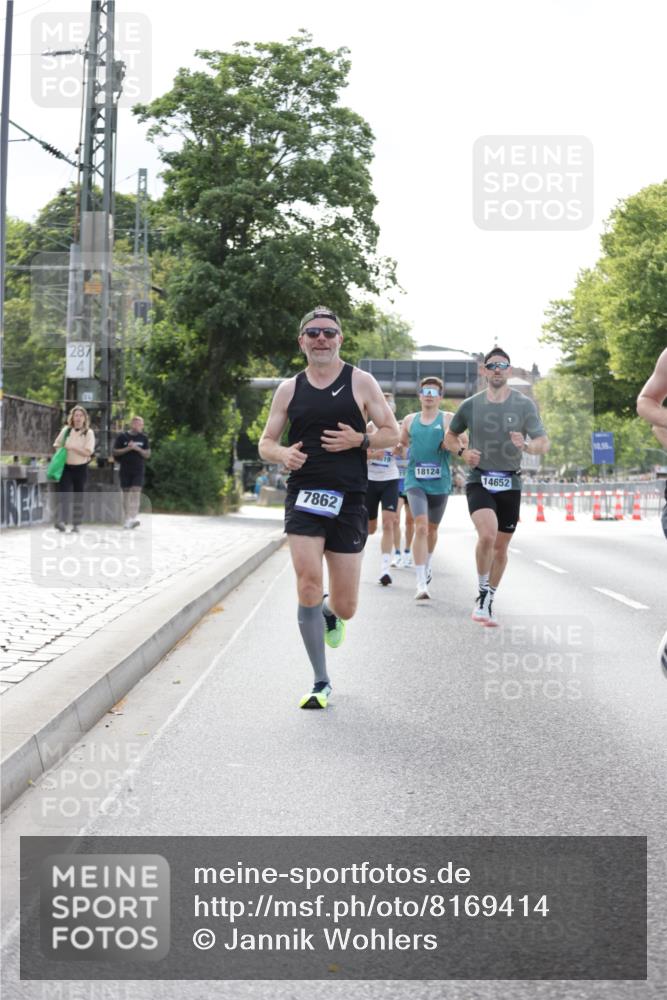 29.06.2025 - hella hamburg halbmarathon Jannik Wohlers http://msf.ph/oto/8169414 29.06.2025 09:41:30 Lombardsbrücke 1241, 2892, 4128, 4571, 6559, 7142, 7862, 10780, 11194, 11965, 12067, 12641, 13440, 13751, 13780, 14019, 14107, 16169, 17752, 18124, 18897 meine-sportfotos.de