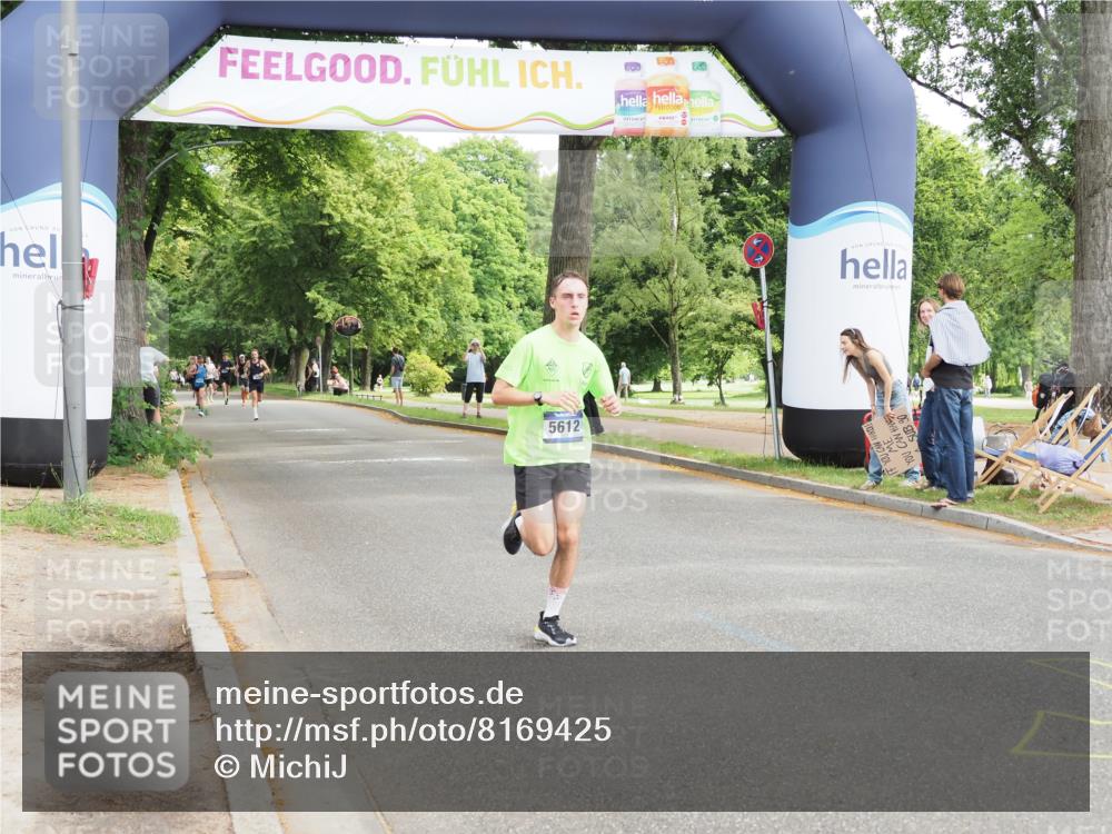 29.06.2025 - hella hamburg halbmarathon MichiJ http://msf.ph/oto/8169425 29.06.2025 10:14:49 Zwischen KM18-KM19 5612, 14506, 17752 meine-sportfotos.de