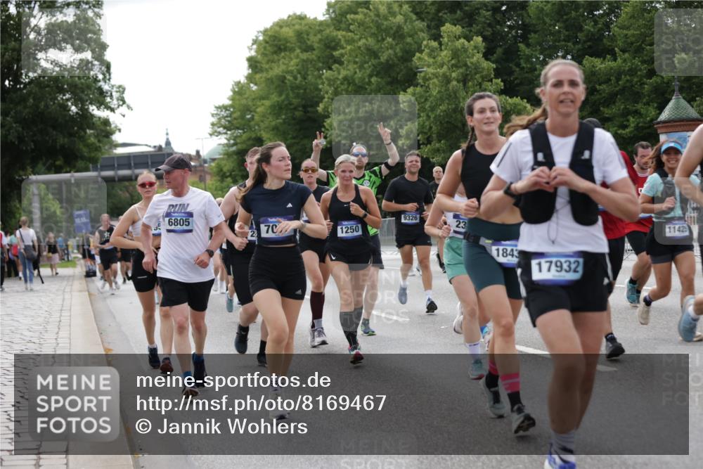 29.06.2025 - hella hamburg halbmarathon Jannik Wohlers http://msf.ph/oto/8169467 29.06.2025 10:21:24 Lombardsbrücke 1158, 1191, 1250, 1668, 1958, 2172, 2315, 2353, 2529, 3606, 3995, 4046, 4289, 4375, 4376, 5122, 5641, 5759, 5957, 6086, 6475, 6676, 6805, 7075, 7162, 7612, 7672, 8715, 8896, 8959, 9002, 9062, 9326, 9369, 9635, 10019, 10125, 10210, 10787, 11424, 11425, 12041, 12402, 12659, 13477, 13604, 14278, 15104, 16762, 16781, 16796, 17903, 17932, 18439, 19099 meine-sportfotos.de