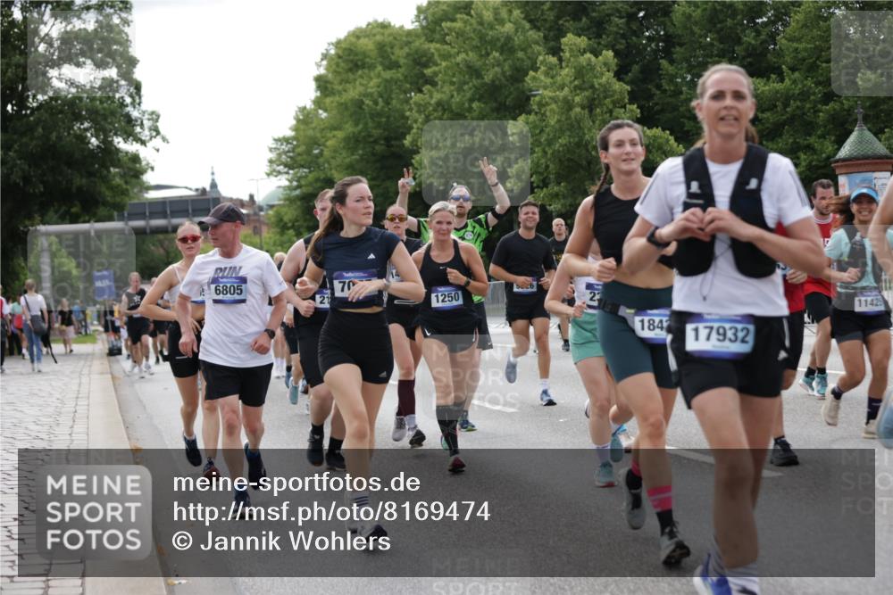 29.06.2025 - hella hamburg halbmarathon Jannik Wohlers http://msf.ph/oto/8169474 29.06.2025 10:21:24 Lombardsbrücke 1158, 1191, 1250, 1668, 1958, 2172, 2315, 2353, 2529, 3606, 3995, 4046, 4289, 4375, 4376, 5122, 5641, 5759, 5957, 6086, 6475, 6676, 6805, 7075, 7162, 7612, 7672, 8715, 8896, 8959, 9002, 9062, 9326, 9369, 9635, 10019, 10125, 10210, 10787, 11424, 11425, 12041, 12402, 12659, 13477, 13604, 14278, 15104, 16762, 16781, 16796, 17903, 17932, 18439, 19099 meine-sportfotos.de