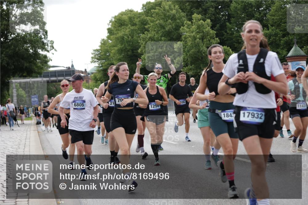 29.06.2025 - hella hamburg halbmarathon Jannik Wohlers http://msf.ph/oto/8169496 29.06.2025 10:21:24 Lombardsbrücke 1158, 1191, 1250, 1668, 1958, 2172, 2315, 2353, 2529, 3606, 3995, 4046, 4289, 4375, 4376, 5122, 5641, 5759, 5957, 6086, 6475, 6676, 6805, 7075, 7162, 7612, 7672, 8715, 8896, 8959, 9002, 9062, 9326, 9369, 9635, 10019, 10125, 10210, 10787, 11424, 11425, 12041, 12402, 12659, 13477, 13604, 14278, 15104, 16762, 16781, 16796, 17903, 17932, 18439, 19099 meine-sportfotos.de