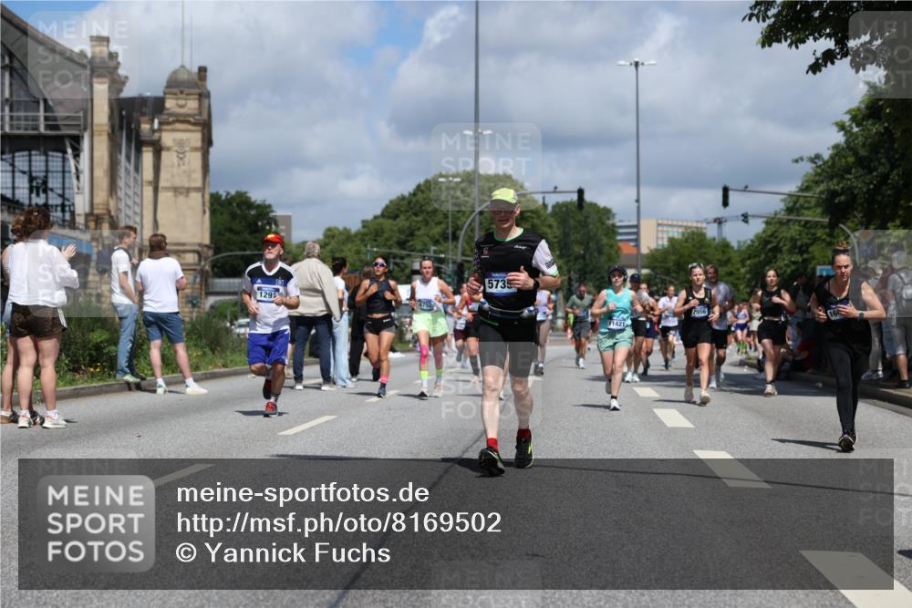 29.06.2025 - hella hamburg halbmarathon Yannick Fuchs http://msf.ph/oto/8169502 29.06.2025 11:38:03 20KM 1008, 1010, 1230, 1291, 1314, 2173, 2550, 2576, 3524, 3896, 4139, 4329, 4700, 4752, 5707, 5735, 5901, 6137, 6379, 6673, 6995, 7956, 8582, 9009, 9470, 9811, 9937, 9946, 10269, 10322, 11421, 11664, 12010, 12318, 12409, 12444, 12660, 12661, 13495, 13715, 13957, 15101, 15345, 15536, 15732, 16002, 16449, 16450, 16560, 16577, 17139, 18332, 18400, 18401, 18482, 18674, 18872, 18888 meine-sportfotos.de