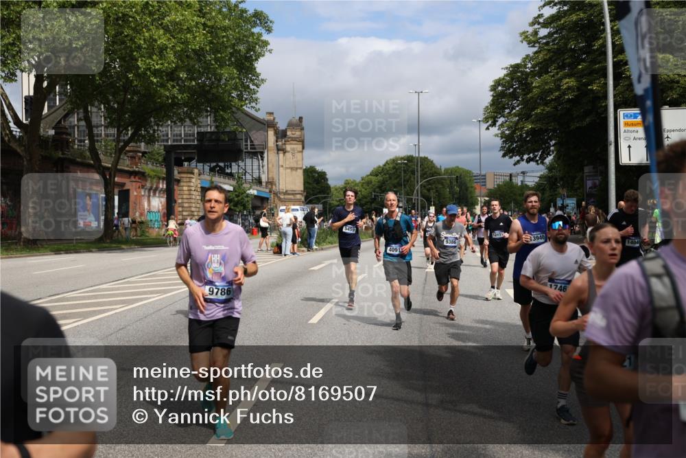 29.06.2025 - hella hamburg halbmarathon Yannick Fuchs http://msf.ph/oto/8169507 29.06.2025 10:41:02 20KM 1689, 2222, 2623, 3087, 4091, 4237, 4497, 5459, 5472, 6373, 6421, 6978, 8023, 8142, 8482, 8981, 9232, 9386, 9497, 9529, 9786, 9794, 10208, 10211, 11077, 11185, 11858, 12171, 12269, 12651, 12808, 12891, 13554, 13698, 13728, 13940, 14045, 14415, 14449, 14541, 14722, 15026, 15149, 15157, 15206, 15611, 15684, 15900, 16081, 16127, 16136, 16466, 16475, 17008, 17281, 17353, 17461, 17669, 17718, 17865, 18118 meine-sportfotos.de