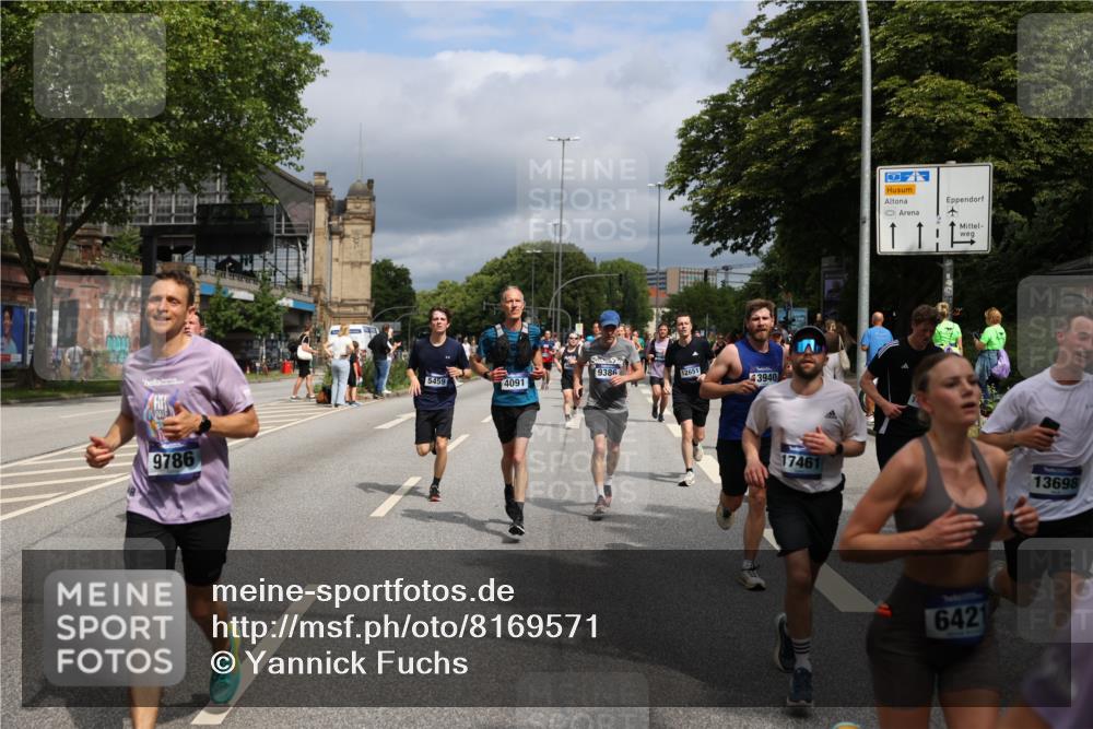 29.06.2025 - hella hamburg halbmarathon Yannick Fuchs http://msf.ph/oto/8169571 29.06.2025 10:41:03 20KM 1689, 2222, 2623, 4091, 4237, 4497, 5459, 5472, 6373, 6421, 6978, 8023, 8142, 8482, 8981, 9232, 9386, 9497, 9529, 9786, 9794, 10208, 10211, 11077, 11185, 11858, 12269, 12651, 12808, 12891, 13554, 13698, 13728, 13940, 14045, 14415, 14449, 14541, 14594, 15026, 15149, 15157, 15206, 15611, 15684, 15825, 15900, 16081, 16136, 16466, 16475, 17008, 17281, 17353, 17461, 17669, 17718, 17865, 18118 meine-sportfotos.de