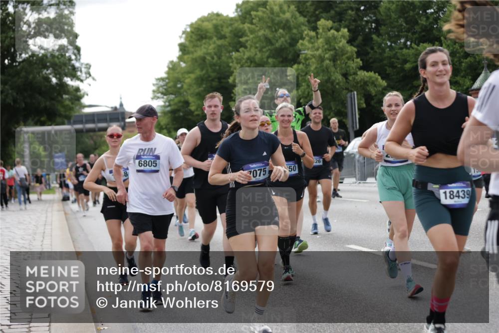29.06.2025 - hella hamburg halbmarathon Jannik Wohlers http://msf.ph/oto/8169579 29.06.2025 10:21:25 Lombardsbrücke 1158, 1191, 1250, 1294, 1668, 1958, 2172, 2315, 2353, 2529, 3606, 3995, 4046, 4289, 4375, 4376, 5641, 5759, 5957, 6086, 6475, 6676, 6805, 7075, 7162, 7612, 7672, 8715, 8896, 8959, 9002, 9062, 9326, 9635, 10019, 10125, 10210, 10787, 11424, 11425, 12041, 12402, 12659, 13477, 13604, 14278, 15104, 16143, 16762, 16781, 16796, 17903, 17932, 18439, 19099 meine-sportfotos.de