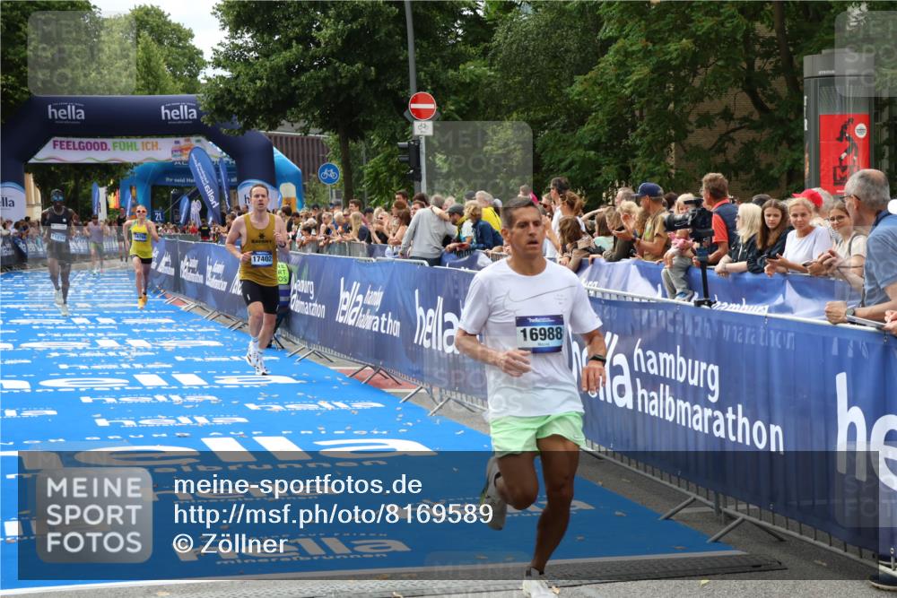 29.06.2025 - hella hamburg halbmarathon Zöllner http://msf.ph/oto/8169589 29.06.2025 10:20:55 Ziel 11210, 14766, 16988, 17402 meine-sportfotos.de