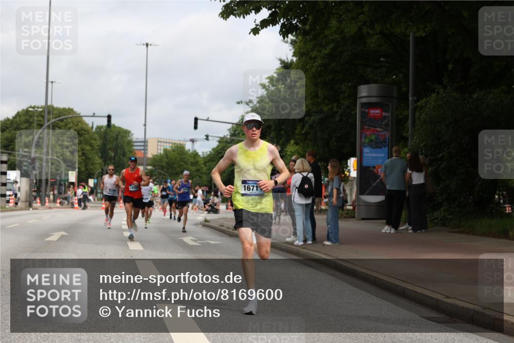 29.06.2025 - hella hamburg halbmarathon Yannick Fuchs http://msf.ph/oto/8169600 29.06.2025 10:23:53 20KM 1827, 3968, 5328, 6090, 8473, 10222, 10351, 10486, 14140, 15655, 16711, 17213, 17374, 17428, 17488, 18763 meine-sportfotos.de