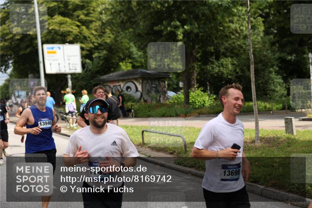 29.06.2025 - hella hamburg halbmarathon Yannick Fuchs http://msf.ph/oto/8169742 29.06.2025 10:41:03 20KM 1689, 2222, 2623, 4091, 4237, 4497, 5459, 5472, 6373, 6421, 6978, 8023, 8142, 8482, 8981, 9232, 9386, 9497, 9529, 9786, 9794, 10208, 10211, 11077, 11185, 11858, 12269, 12651, 12808, 12891, 13554, 13698, 13728, 13940, 14045, 14415, 14449, 14541, 14594, 15026, 15149, 15157, 15206, 15611, 15684, 15825, 15900, 16081, 16136, 16466, 16475, 17008, 17281, 17353, 17461, 17669, 17718, 17865, 18118 meine-sportfotos.de