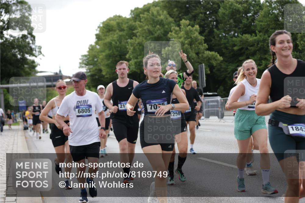 29.06.2025 - hella hamburg halbmarathon Jannik Wohlers http://msf.ph/oto/8169749 29.06.2025 10:21:25 Lombardsbrücke 1158, 1191, 1250, 1294, 1668, 1958, 2172, 2315, 2353, 2529, 3606, 3995, 4046, 4289, 4375, 4376, 5641, 5759, 5957, 6086, 6475, 6676, 6805, 7075, 7162, 7612, 7672, 8715, 8896, 8959, 9002, 9062, 9326, 9635, 10019, 10125, 10210, 10787, 11424, 11425, 12041, 12402, 12659, 13477, 13604, 14278, 15104, 16143, 16762, 16781, 16796, 17903, 17932, 18439, 19099 meine-sportfotos.de