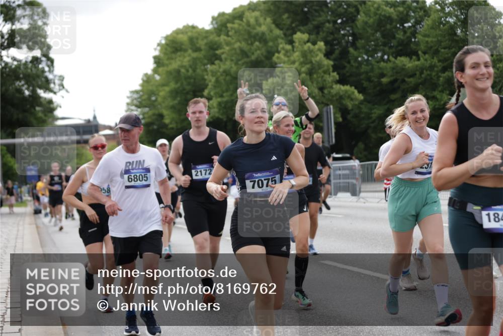 29.06.2025 - hella hamburg halbmarathon Jannik Wohlers http://msf.ph/oto/8169762 29.06.2025 10:21:25 Lombardsbrücke 1158, 1191, 1250, 1294, 1668, 1958, 2172, 2315, 2353, 2529, 3606, 3995, 4046, 4289, 4375, 4376, 5641, 5759, 5957, 6086, 6475, 6676, 6805, 7075, 7162, 7612, 7672, 8715, 8896, 8959, 9002, 9062, 9326, 9635, 10019, 10125, 10210, 10787, 11424, 11425, 12041, 12402, 12659, 13477, 13604, 14278, 15104, 16143, 16762, 16781, 16796, 17903, 17932, 18439, 19099 meine-sportfotos.de