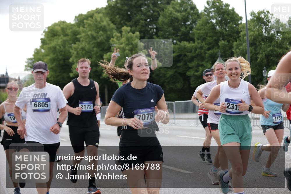 29.06.2025 - hella hamburg halbmarathon Jannik Wohlers http://msf.ph/oto/8169788 29.06.2025 10:21:25 Lombardsbrücke 1158, 1191, 1250, 1294, 1668, 1958, 2172, 2315, 2353, 2529, 3606, 3995, 4046, 4289, 4375, 4376, 5641, 5759, 5957, 6086, 6475, 6676, 6805, 7075, 7162, 7612, 7672, 8715, 8896, 8959, 9002, 9062, 9326, 9635, 10019, 10125, 10210, 10787, 11424, 11425, 12041, 12402, 12659, 13477, 13604, 14278, 15104, 16143, 16762, 16781, 16796, 17903, 17932, 18439, 19099 meine-sportfotos.de