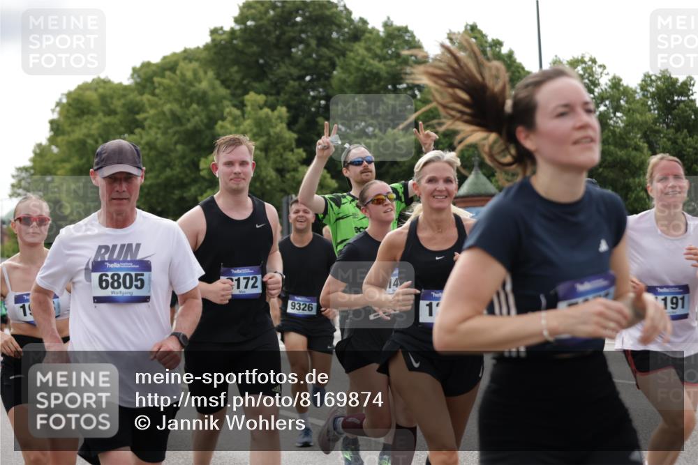 29.06.2025 - hella hamburg halbmarathon Jannik Wohlers http://msf.ph/oto/8169874 29.06.2025 10:21:26 Lombardsbrücke 1158, 1191, 1250, 1294, 1668, 1958, 2172, 2315, 2353, 2529, 3606, 3995, 4046, 4289, 4375, 4376, 5641, 5957, 6086, 6475, 6676, 6805, 7075, 7162, 7612, 7672, 8715, 8896, 8959, 9002, 9062, 9326, 9635, 10019, 10125, 10210, 10787, 11424, 11425, 12402, 12659, 13477, 13604, 14168, 14180, 14278, 15104, 16143, 16762, 16781, 16796, 17903, 17932, 18439, 19008, 19099 meine-sportfotos.de