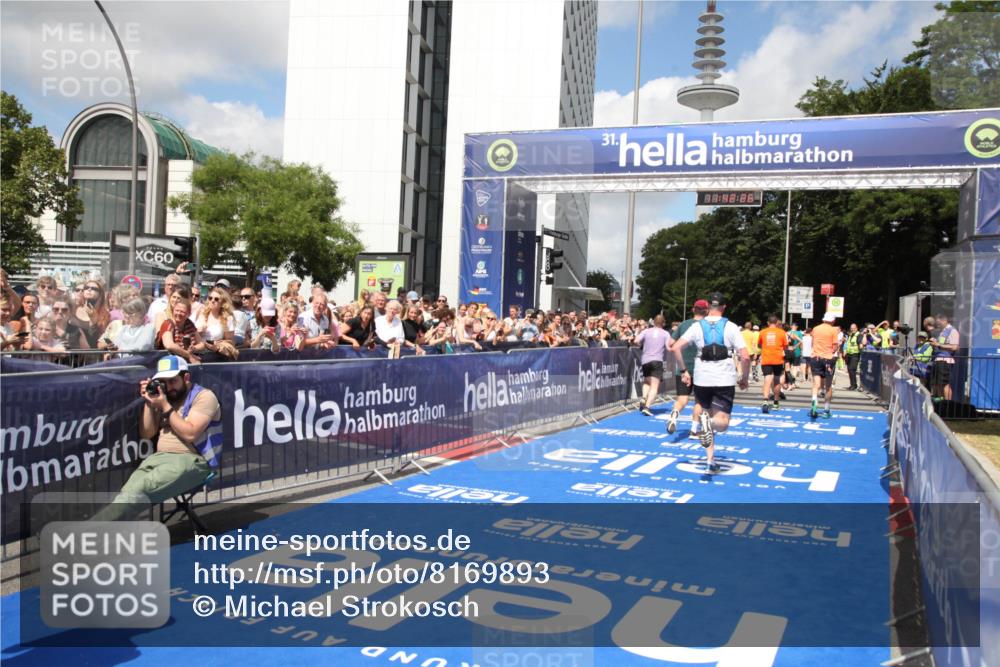 29.06.2025 - hella hamburg halbmarathon Michael Strokosch http://msf.ph/oto/8169893 29.06.2025 11:42:24 Ziel 2067, 4798, 6029, 6184, 6229, 8007, 8435, 10205, 11059, 14202, 17115, 17313, 17458, 18233, 18506 meine-sportfotos.de