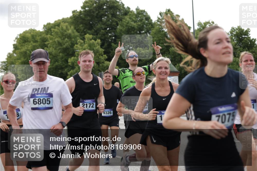 29.06.2025 - hella hamburg halbmarathon Jannik Wohlers http://msf.ph/oto/8169906 29.06.2025 10:21:26 Lombardsbrücke 1158, 1191, 1250, 1294, 1668, 1958, 2172, 2315, 2353, 2529, 3606, 3995, 4046, 4289, 4375, 4376, 5641, 5957, 6086, 6475, 6676, 6805, 7075, 7162, 7612, 7672, 8715, 8896, 8959, 9002, 9062, 9326, 9635, 10019, 10125, 10210, 10787, 11424, 11425, 12402, 12659, 13477, 13604, 14168, 14180, 14278, 15104, 16143, 16762, 16781, 16796, 17903, 17932, 18439, 19008, 19099 meine-sportfotos.de