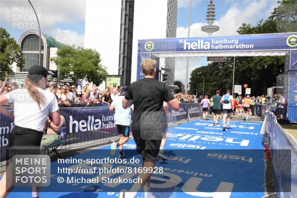 29.06.2025 - hella hamburg halbmarathon Michael Strokosch http://msf.ph/oto/8169928 29.06.2025 11:42:25 Ziel 1108, 2067, 4798, 5975, 6029, 6184, 6229, 8435, 10205, 11059, 14202, 17115, 17313, 18233, 18506 meine-sportfotos.de