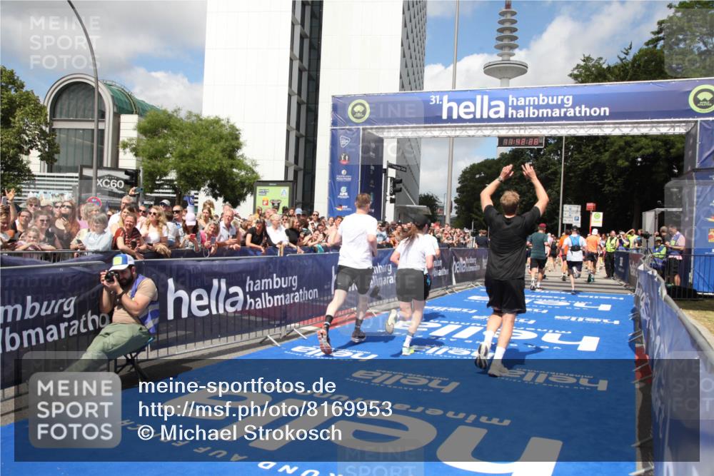29.06.2025 - hella hamburg halbmarathon Michael Strokosch http://msf.ph/oto/8169953 29.06.2025 11:42:26 Ziel 1108, 2067, 4798, 5975, 6029, 6184, 6229, 8435, 10205, 11059, 14202, 17115, 17313, 18233, 18506 meine-sportfotos.de