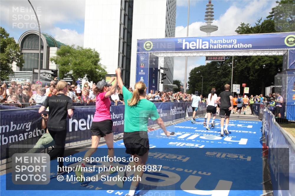 29.06.2025 - hella hamburg halbmarathon Michael Strokosch http://msf.ph/oto/8169987 29.06.2025 11:42:27 Ziel 1108, 2067, 4798, 5975, 6029, 6184, 6229, 8435, 10205, 13899, 14202, 18233, 18506 meine-sportfotos.de