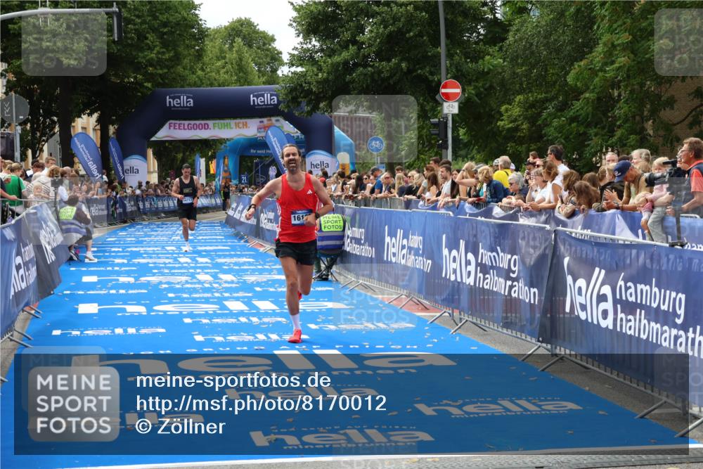 29.06.2025 - hella hamburg halbmarathon Zöllner http://msf.ph/oto/8170012 29.06.2025 10:21:11 Ziel 14717, 16120 meine-sportfotos.de