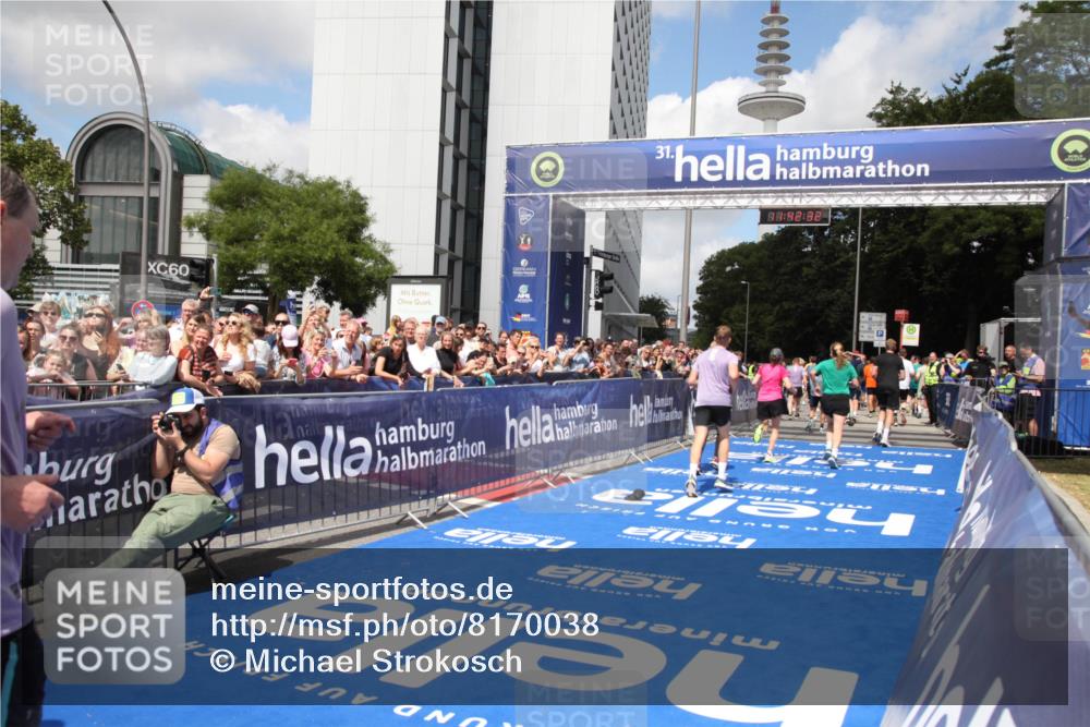 29.06.2025 - hella hamburg halbmarathon Michael Strokosch http://msf.ph/oto/8170038 29.06.2025 11:42:30 Ziel 1108, 2067, 2272, 5975, 6184, 6229, 9004, 10047, 10205, 13445, 13899, 14356, 17250, 18233, 18506 meine-sportfotos.de
