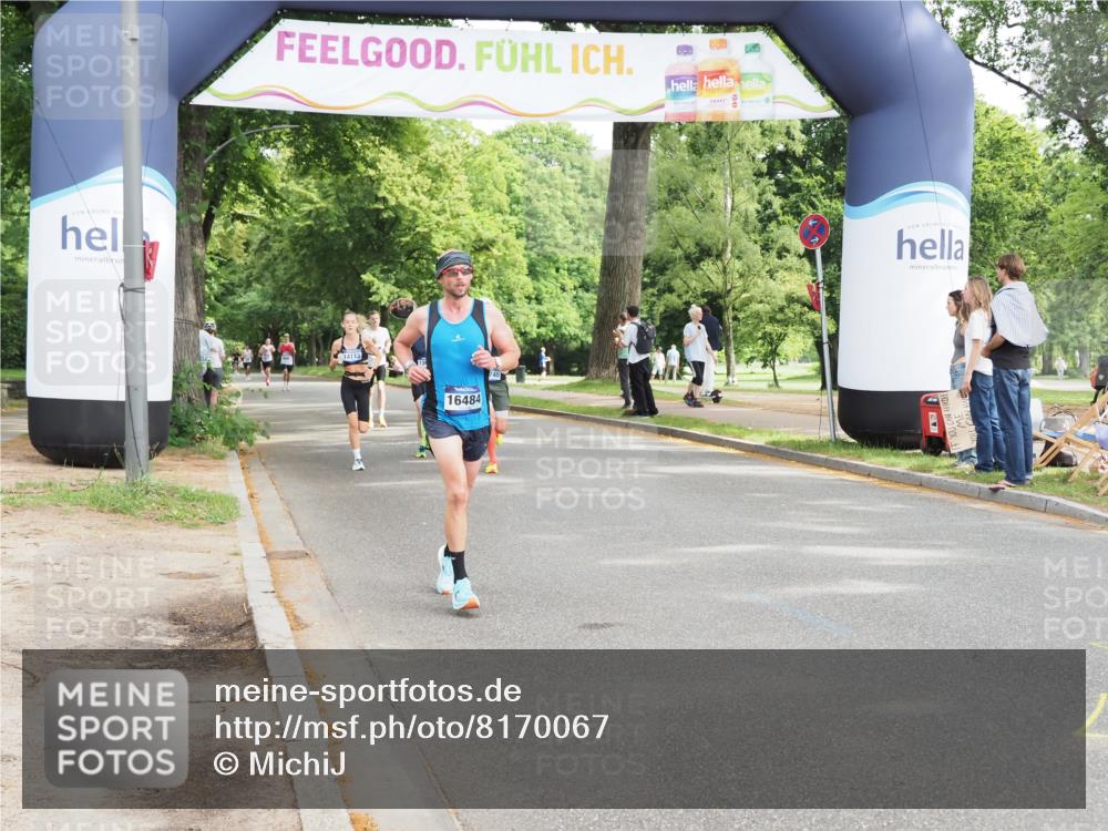 29.06.2025 - hella hamburg halbmarathon MichiJ http://msf.ph/oto/8170067 29.06.2025 10:14:59 Zwischen KM18-KM19 16484, 18695 meine-sportfotos.de