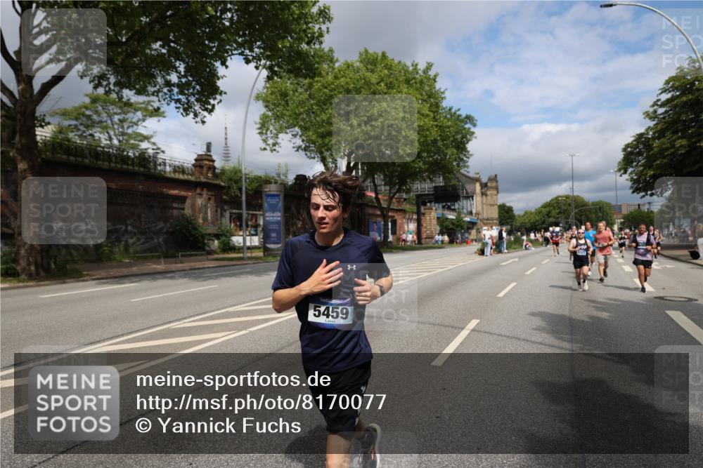 29.06.2025 - hella hamburg halbmarathon Yannick Fuchs http://msf.ph/oto/8170077 29.06.2025 10:41:05 20KM 1070, 1689, 1942, 2222, 2623, 3304, 4091, 4497, 5459, 5472, 6373, 6421, 6978, 7908, 8023, 8142, 8482, 8981, 9232, 9305, 9386, 9497, 9529, 9786, 9794, 10208, 10211, 11077, 11185, 11858, 12651, 12808, 13554, 13698, 13728, 13940, 14045, 14415, 14449, 14541, 14594, 15026, 15611, 15684, 15825, 16081, 16136, 16466, 16475, 17353, 17461, 17669, 17718, 17865 meine-sportfotos.de