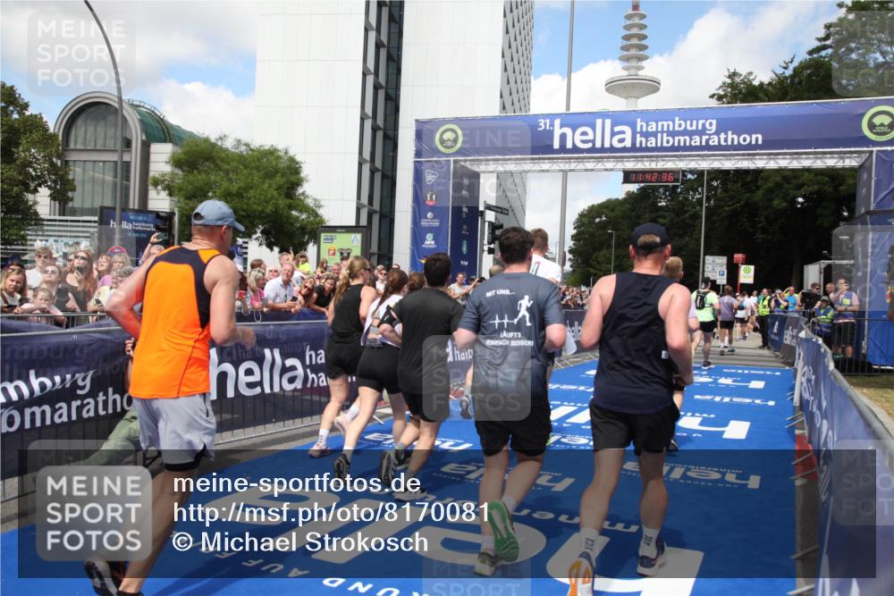 29.06.2025 - hella hamburg halbmarathon Michael Strokosch http://msf.ph/oto/8170081 29.06.2025 11:42:34 Ziel 1108, 1780, 2272, 4609, 5538, 5975, 9004, 9393, 10047, 13445, 13823, 13899, 14356, 16214, 17250, 18101, 18110, 18113 meine-sportfotos.de