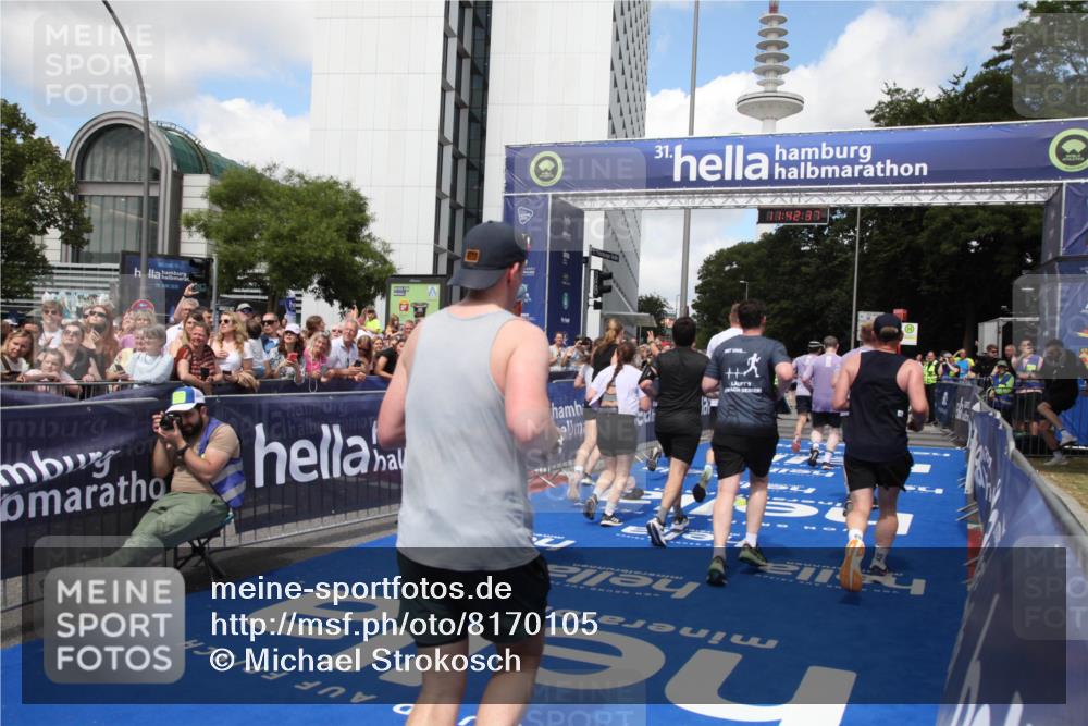 29.06.2025 - hella hamburg halbmarathon Michael Strokosch http://msf.ph/oto/8170105 29.06.2025 11:42:35 Ziel 1780, 2272, 4609, 5538, 8499, 9004, 9393, 10047, 11166, 13445, 13823, 13899, 14356, 16214, 17250, 18101, 18110, 18113 meine-sportfotos.de