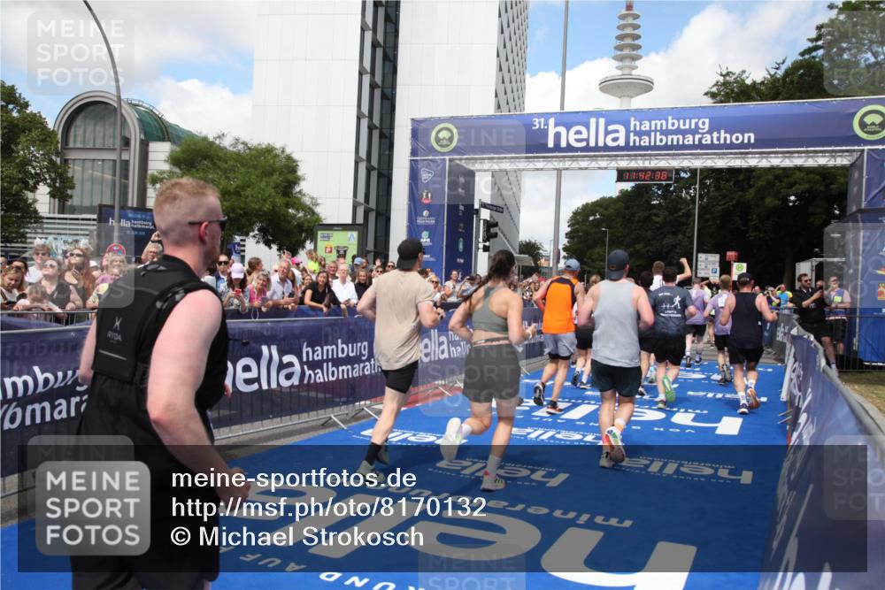 29.06.2025 - hella hamburg halbmarathon Michael Strokosch http://msf.ph/oto/8170132 29.06.2025 11:42:36 Ziel 1780, 2272, 4609, 5538, 8499, 9004, 9393, 10047, 11166, 13445, 13823, 13899, 14356, 16214, 16916, 16966, 17250, 18101, 18110, 18113 meine-sportfotos.de