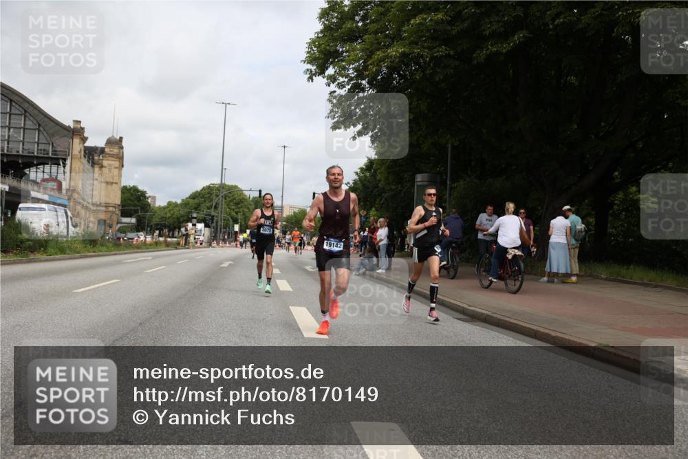 29.06.2025 - hella hamburg halbmarathon Yannick Fuchs http://msf.ph/oto/8170149 29.06.2025 10:24:17 20KM 2021, 2075, 2180, 3043, 7349, 8975, 9137, 10156, 10171, 12287, 12337, 13838, 14164, 14395, 15880, 16118, 16157, 18699, 18737, 18874, 19142, 19194, 19203, 19204 meine-sportfotos.de