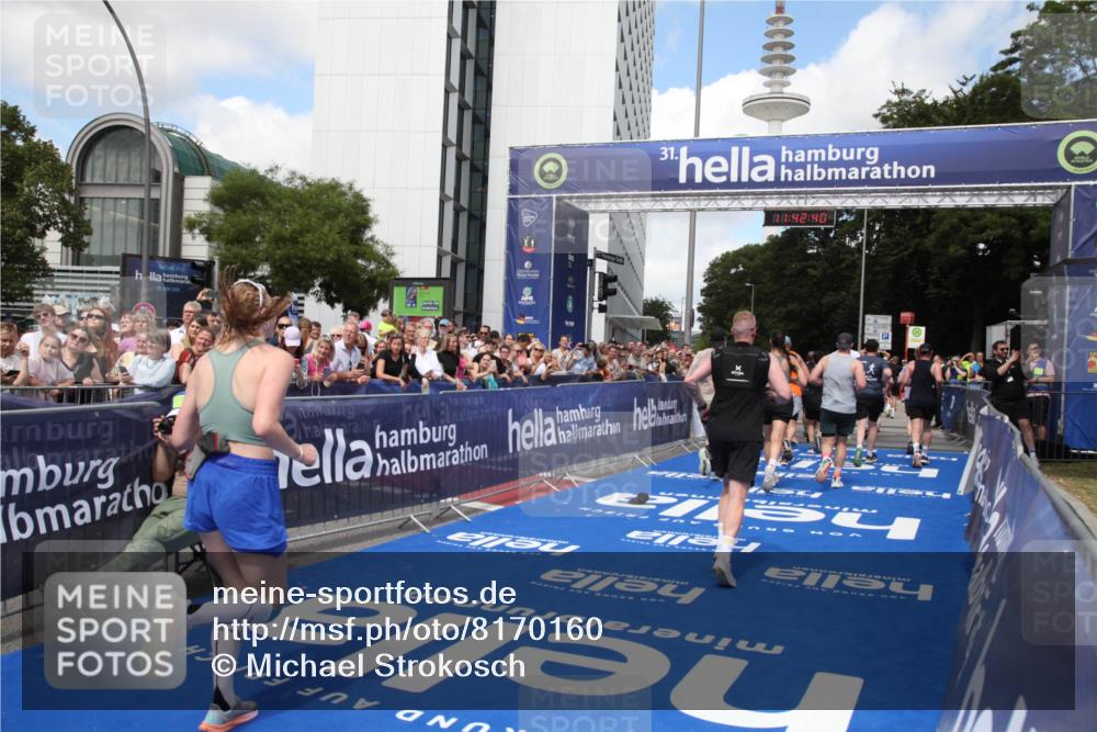 29.06.2025 - hella hamburg halbmarathon Michael Strokosch http://msf.ph/oto/8170160 29.06.2025 11:42:38 Ziel 1780, 2272, 4609, 5538, 8499, 8549, 9004, 9393, 10047, 11166, 13445, 13823, 14356, 15399, 15805, 16214, 16228, 16916, 16966, 17250, 18101, 18110, 18113 meine-sportfotos.de