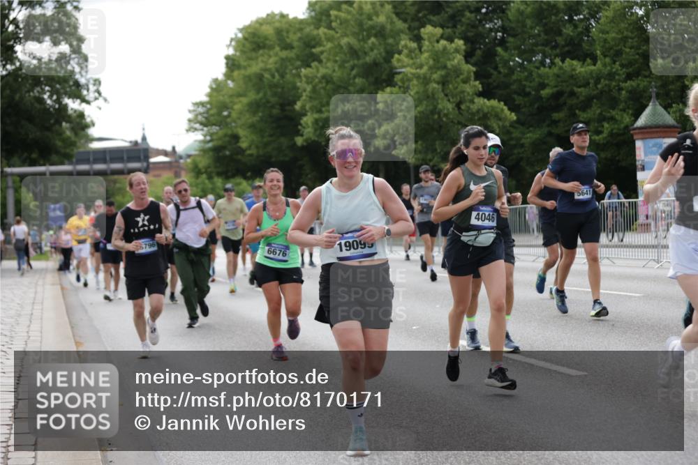 29.06.2025 - hella hamburg halbmarathon Jannik Wohlers http://msf.ph/oto/8170171 29.06.2025 10:21:30 Lombardsbrücke 1158, 1191, 1250, 1294, 1668, 1958, 1963, 2172, 2315, 2353, 2529, 2744, 3606, 3768, 3995, 4046, 4289, 4375, 4376, 5641, 6475, 6676, 6805, 6881, 7075, 7162, 7672, 8715, 8860, 8959, 9002, 9062, 9326, 9327, 9635, 9807, 10019, 10125, 10167, 10210, 10710, 10787, 11424, 11425, 12894, 13477, 13604, 14055, 14059, 14168, 14180, 15104, 15324, 15635, 16143, 16161, 16762, 16781, 16796, 17903, 17932, 17944, 18439, 19008, 19099 meine-sportfotos.de