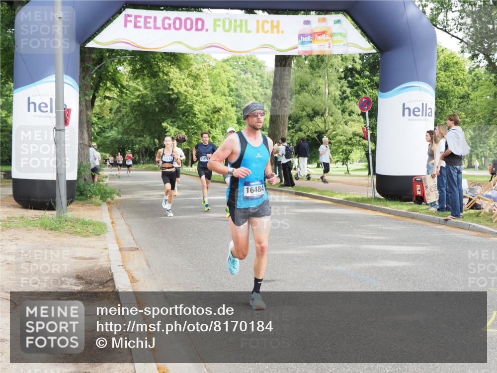 29.06.2025 - hella hamburg halbmarathon MichiJ http://msf.ph/oto/8170184 29.06.2025 10:14:59 Zwischen KM18-KM19 16484, 18695 meine-sportfotos.de