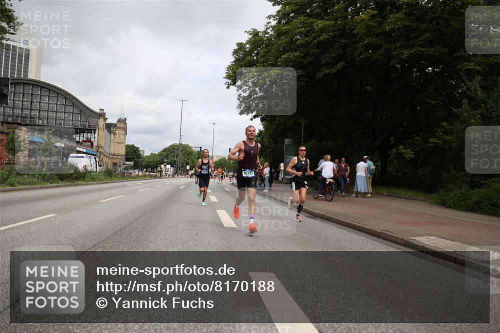 29.06.2025 - hella hamburg halbmarathon Yannick Fuchs http://msf.ph/oto/8170188 29.06.2025 10:24:17 20KM 2021, 2075, 2180, 3043, 7349, 8975, 9137, 10156, 10171, 12287, 12337, 13838, 14164, 14395, 15880, 16118, 16157, 18699, 18737, 18874, 19142, 19194, 19203, 19204 meine-sportfotos.de