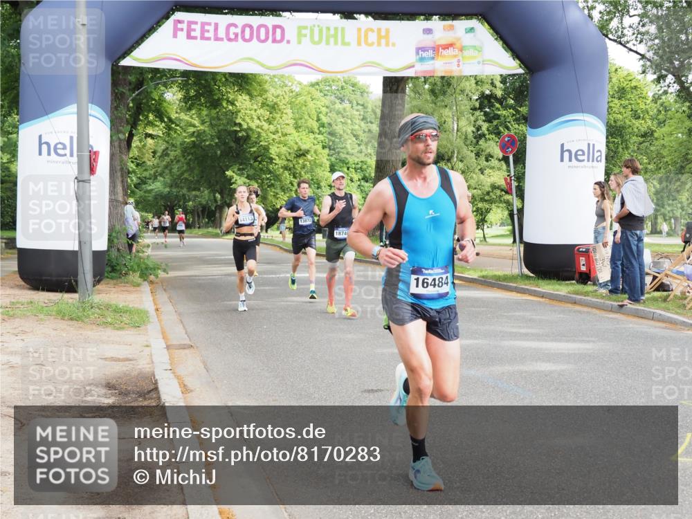 29.06.2025 - hella hamburg halbmarathon MichiJ http://msf.ph/oto/8170283 29.06.2025 10:14:59 Zwischen KM18-KM19 16484, 18695 meine-sportfotos.de
