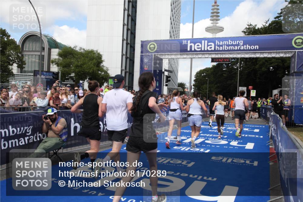 29.06.2025 - hella hamburg halbmarathon Michael Strokosch http://msf.ph/oto/8170289 29.06.2025 11:42:42 Ziel 1451, 1780, 5263, 8408, 8499, 8549, 8581, 11166, 13505, 13679, 13860, 15299, 15399, 15805, 16228, 16916, 16966, 18110, 18113 meine-sportfotos.de